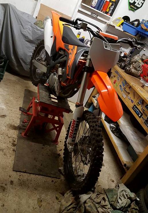 Police seek witnesses following theft of 2 motocross bikes