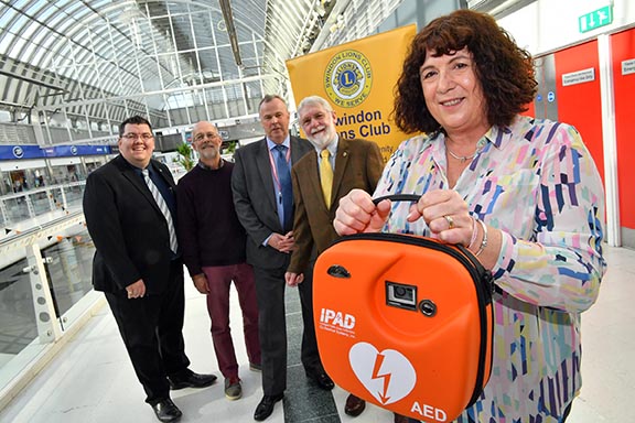 A new defibrillator is now available in the Brunel Centre, Swindon. From left at the handover were customer services manager, Rob Faulkner; Colin Jarvis; general manager, Kevin Gwilliam; Alan Mitchell, Swindon Lions Club; marketing manager, Jane Stewart. Photo: Professional Images/@ProfImages