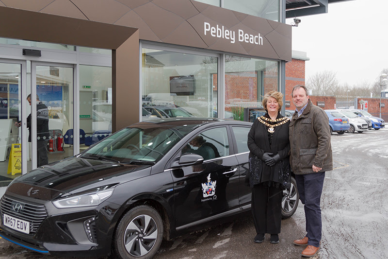 Swindon mayor Maureen Penny with Pebley Beach managing director Dominic Threlfall