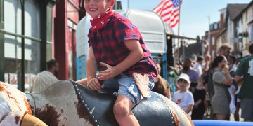 Sun shines on Old Town’s Beer & Country Music Festival