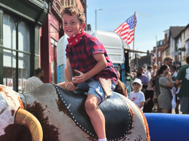 Sun shines on Old Town’s Beer & Country Music Festival