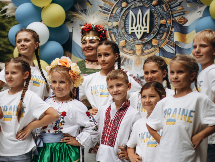 Crowd of people at UkraineFest 2025