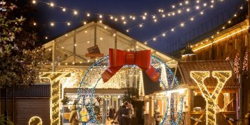 Late night shopping and festive fun return to Swindon outlet