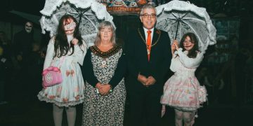 Mayor visits spooky fundraisers in Swindon this Halloween