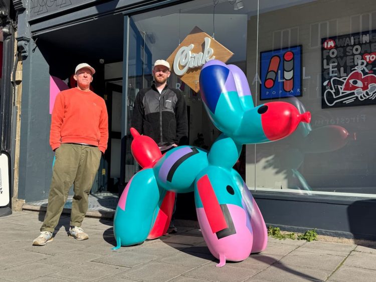Swindog sculpture tours Old Town ahead of permanent display
