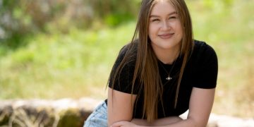 Swindon daughter joins mother’s performing arts company at 18