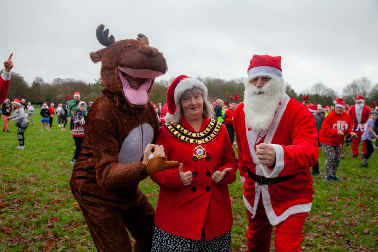 Rain fails to stop Santa vs Rudolph charity run at Lydiard Park
