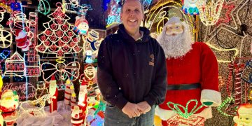 Extraordinary Christmas display transforms quiet Swindon street