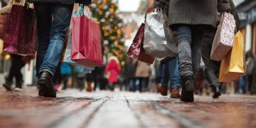 Swindon shoppers cut back and go online for Christmas gifts