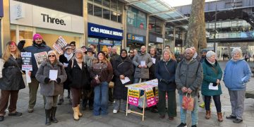 Councillor stands up to racism in Swindon town centre after incident in sports shop