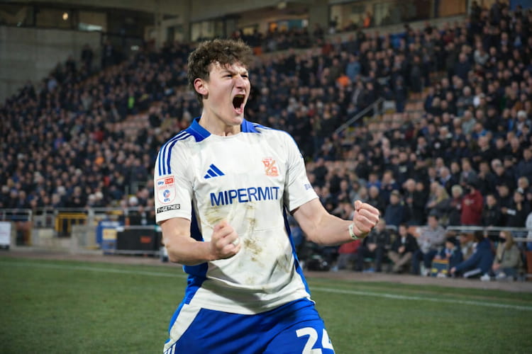 Swindon fight back to beat Barnet 2-1