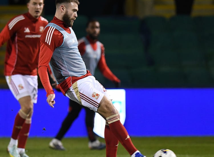 Swindon keep promotion hopes alive with 2-0 win