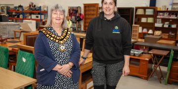 Charity giving £180k in goods hosts Swindon Mayor visit