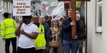 Mayor joins community for Good Friday procession in town