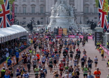 Swindon runners part of record London Marathon day