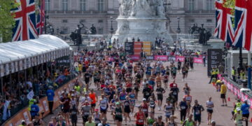 Swindon runners part of record London Marathon day