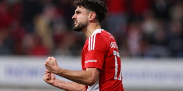 Ryan Tafazolli commits future to Swindon Town