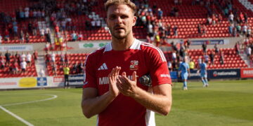 Major boost as Harry Smith commits to Swindon Town