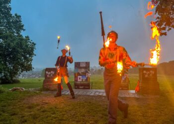 More than 200 attend early morning festival launch in Swindon