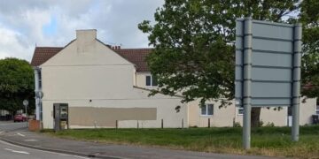 Community rallies after hateful message shocks Swindon