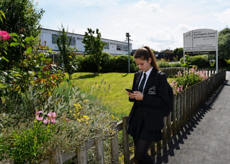 “Group chats can be weapons of mass destruction” Swindon Teacher and students divided over social media ban