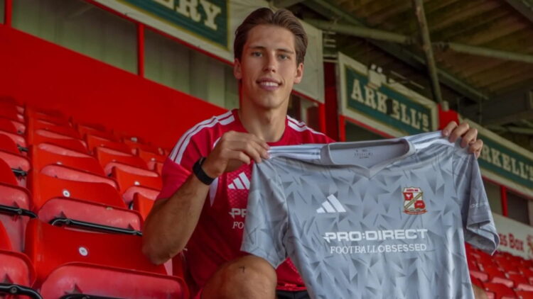 Swindon Town sign Moldova international Stephan Negru from Oxford