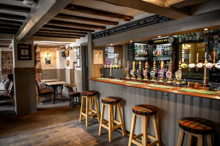 Bassett pub earns prestigious place in Telegraph’s Best Pubs guide