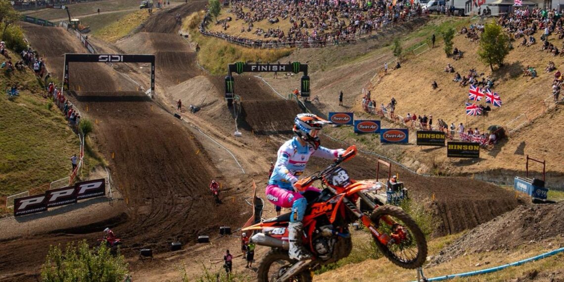 Thousands flock to Foxhills as Motorcross makes long-awaited Swindon return