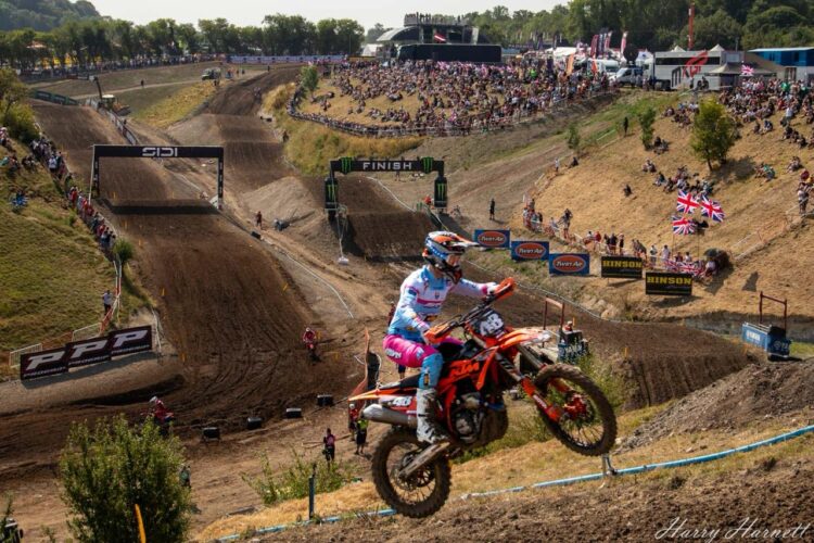 Thousands flock to Foxhills as Motorcross makes long-awaited Swindon return