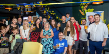 Packed bar hosts launch of Ukrainian-inspired Swindon brewed beer