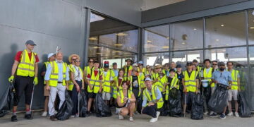 Wichelstowe litter pick raises £600 for Prospect Hospice charity