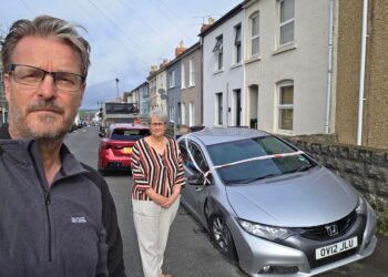 Councillors demand action over car blocking Swindon footpath
