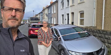 Councillors demand action over car blocking Swindon footpath