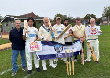 Wroughton cricket club joins fight against dog fouling in parish