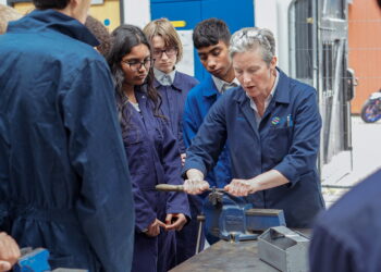 Swindon school to admit 13-year-olds for first time in expansion