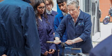 Swindon school to admit 13-year-olds for first time in expansion